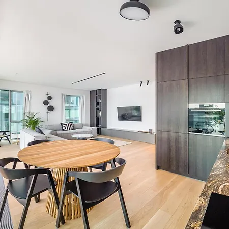 Flatbook - City Center Yacht Park Apartment